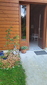 Entrée du logement depuis le parking